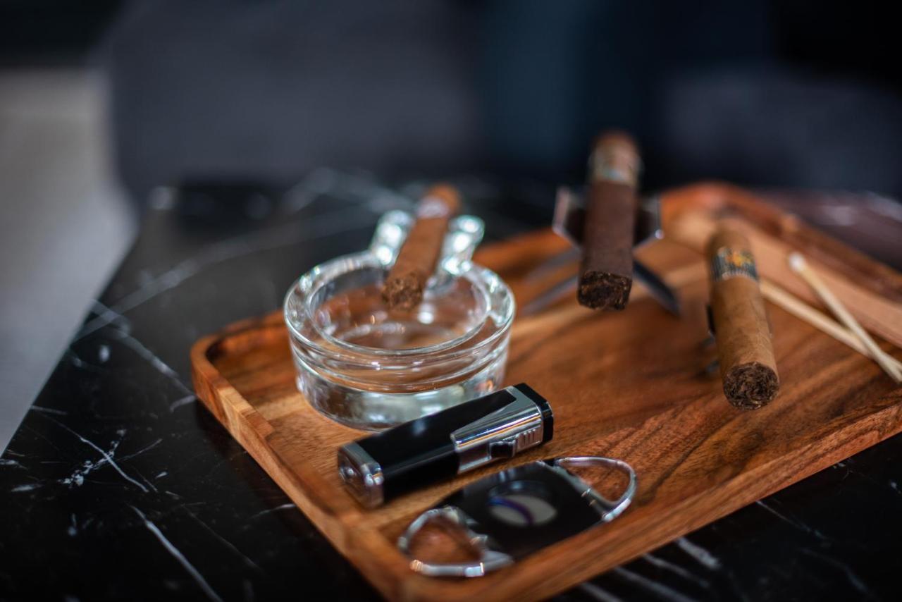 Seven Villa Hotel&Spa Johannesburg Exteriér fotografie A cigar ashtray