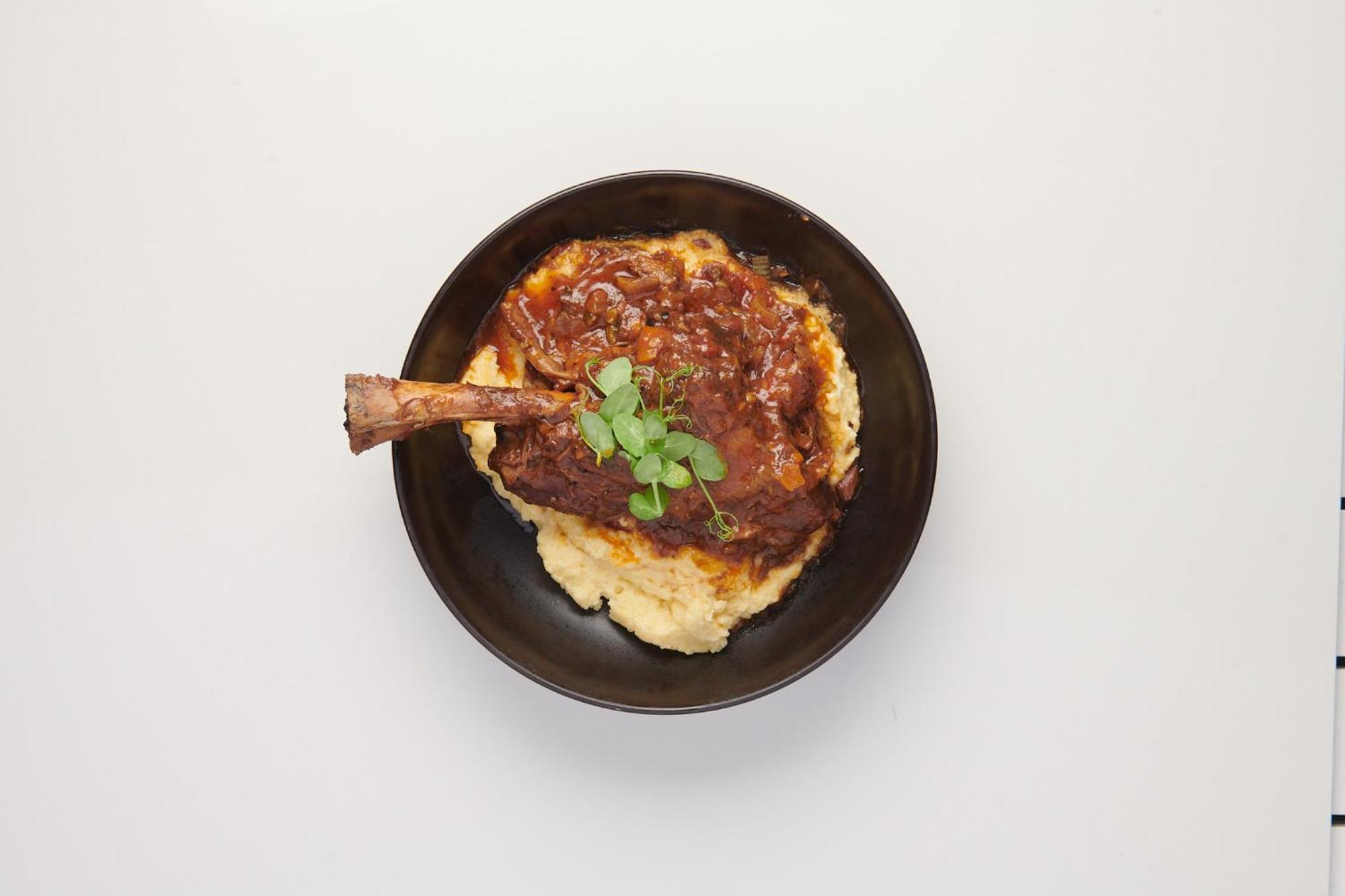 Seven Villa Hotel&Spa Johannesburg Exteriér fotografie A plate of braised duck with mashed potatoes